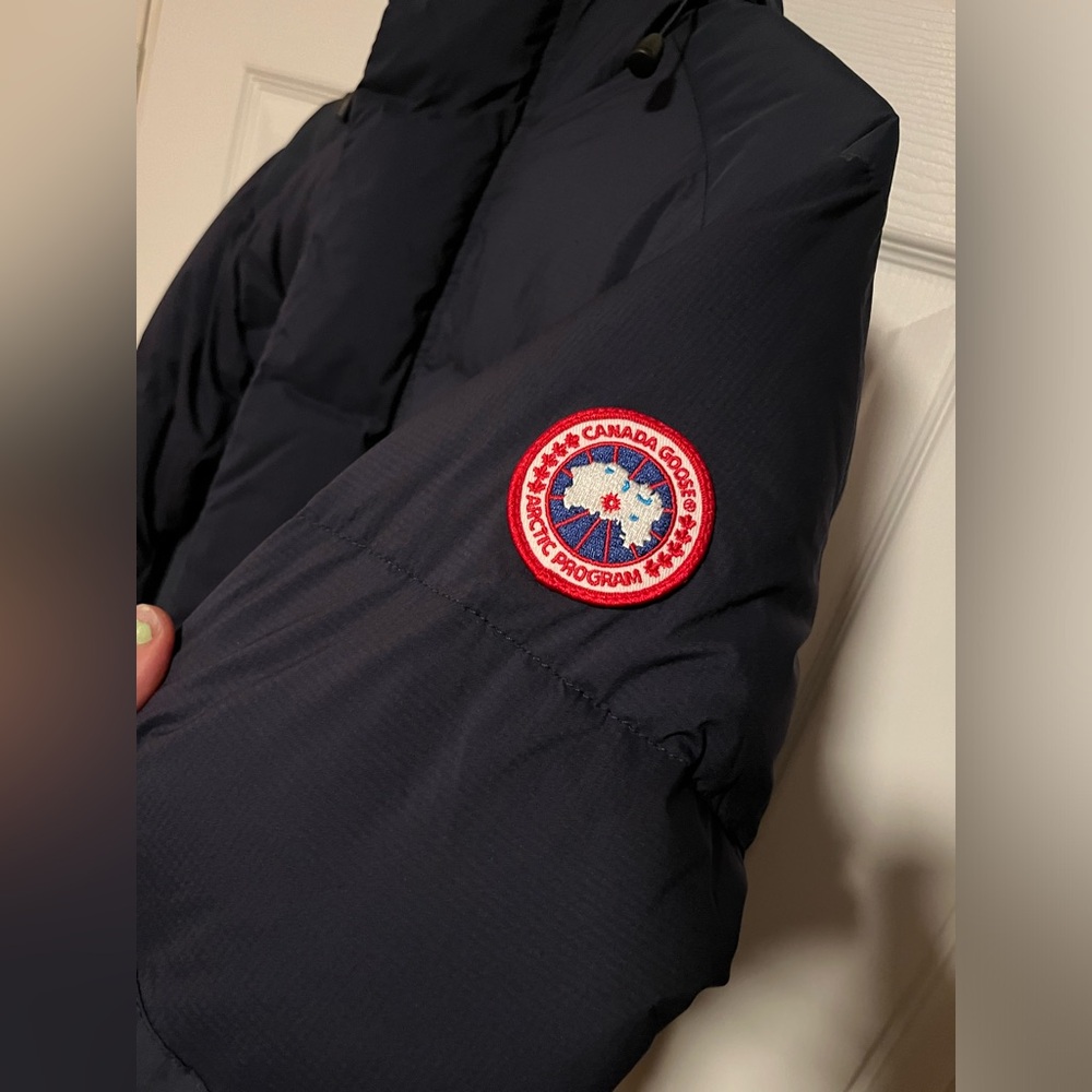 Navy Blue Size Medium Canada Goose Hooded Puffer Jacket